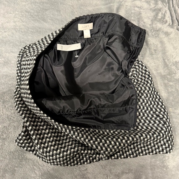 NWT Ann Taylor LOFT Black and White Patterned Skirt - Picture 3 of 7